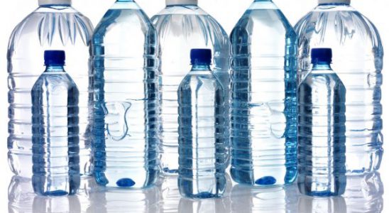 Cách lựa chọn nước tinh khiết đóng chai an toàn cho sức khỏe