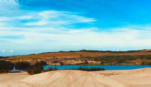 Tham quan Bàu Trắng – nơi được xem là “sa mạc Sahara ở Việt Nam” - ảnh 2