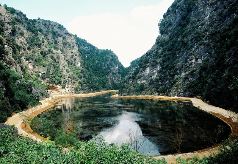 Chiêm ngưỡng Ninh Bình: Say đắm với sắc nước hương trời - ảnh 1