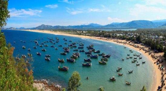 vinh-xuan-dai-co-bien-rong-hơn-4km