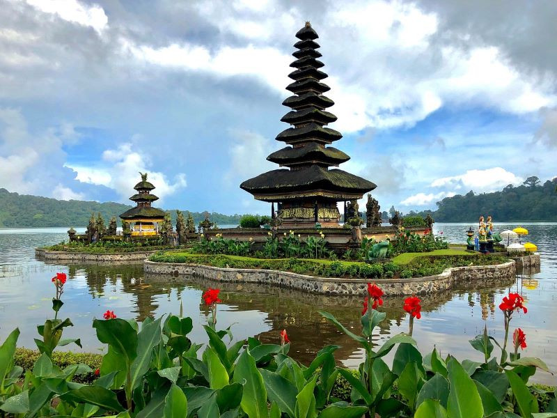 Đền Ulun Danu - Ngôi đền linh thiêng và tuyệt đẹp ở Bali - Indonesia den-ulun-danu-bali