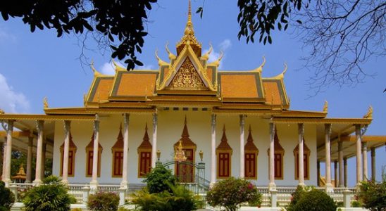 Chùa Dơi