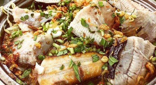 Nồi lẩu cá đuối nghi ngút khói sẽ giúp bạn lấp đầy chiếc bụng đói