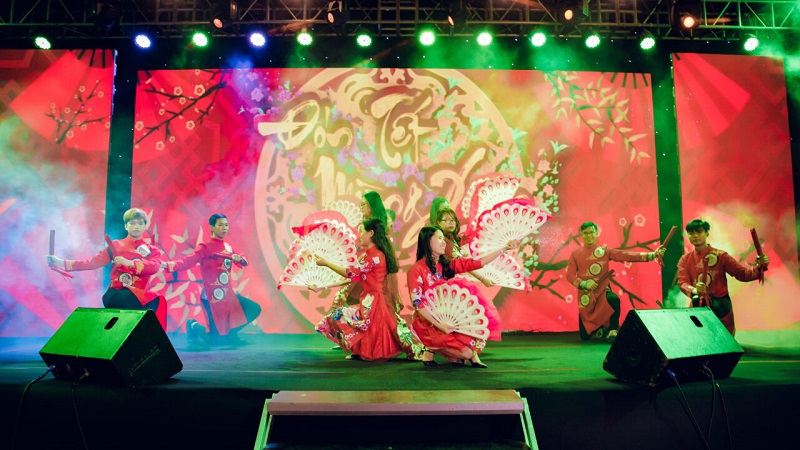 Tiết mục văn nghệ là một lựa chọn lý tưởng cho lễ tất niên