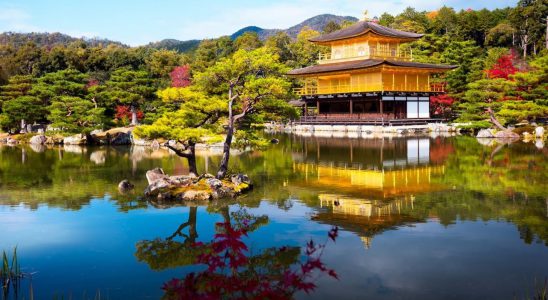 Độc đáo ngôi chùa vàng Kinkakuji qua bốn mùa ở Nhật Bản - ảnh 1