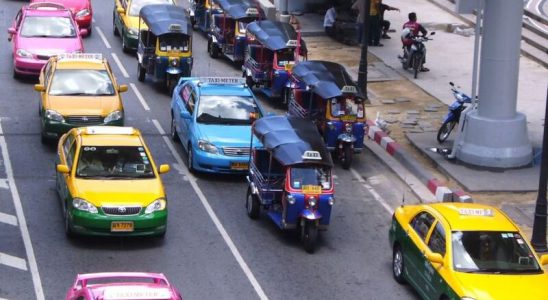 Thái Lan di chuyển làn đường bên trái