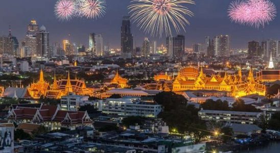 Bắn pháo hoa ngày tết