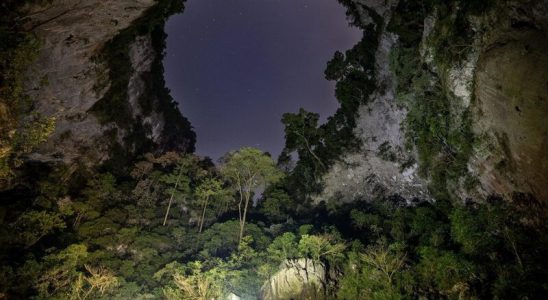 Hố sụt Kong Collapse