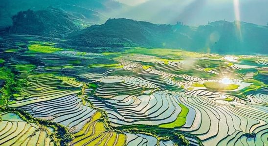 Bức tranh tuyệt vời của mùa nước đổ Tây Bắc
