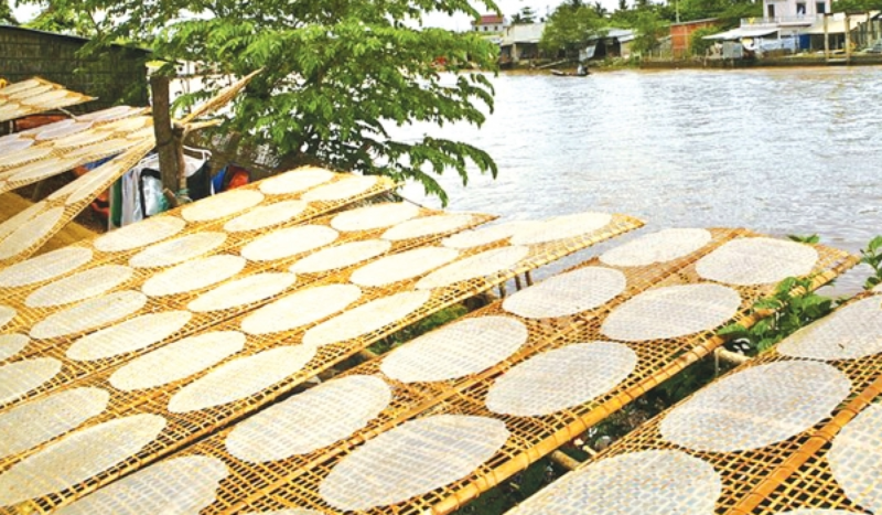 Đặc sản bánh tráng phơi sương ở Tây Ninh Đặc sản bánh tráng phơi sương ở Tây Ninh