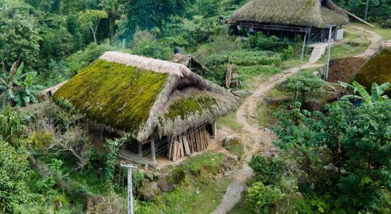 Những ngôi nhà thôn Sà Phìn