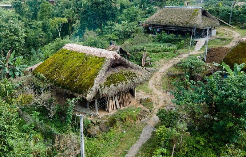 Những ngôi nhà thôn Sà Phìn 