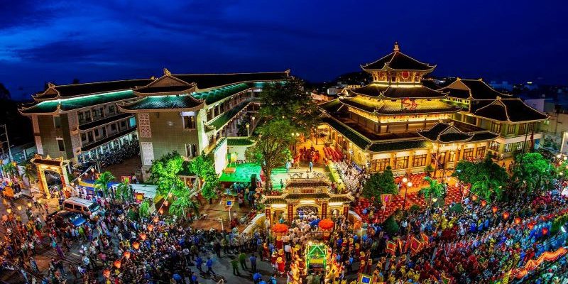 Dịp đầu năm nhiều du khách đến viếng Miếu Bà Chúa Xứ
